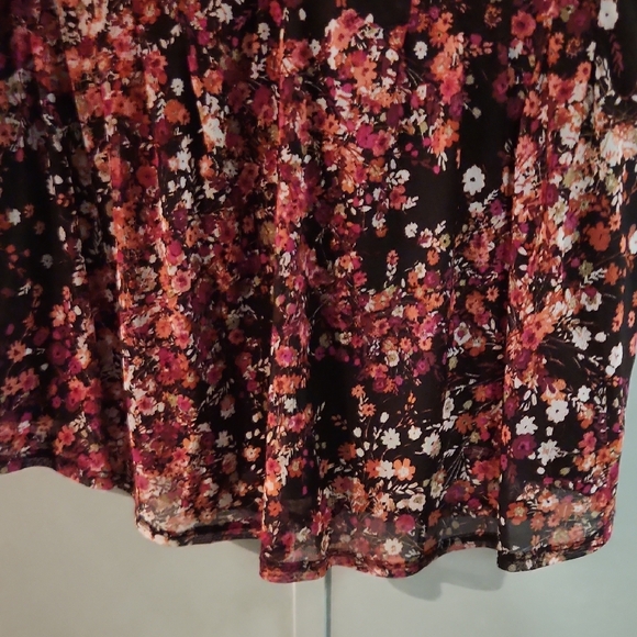 Ava & Grace Red and Pink Floral V-Neck Flutter Sleeve Blouse - Picture 5 of 5